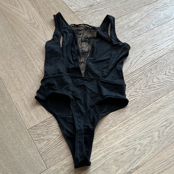 Dynamite lace spandex bodysuit - Picture 3 of 4